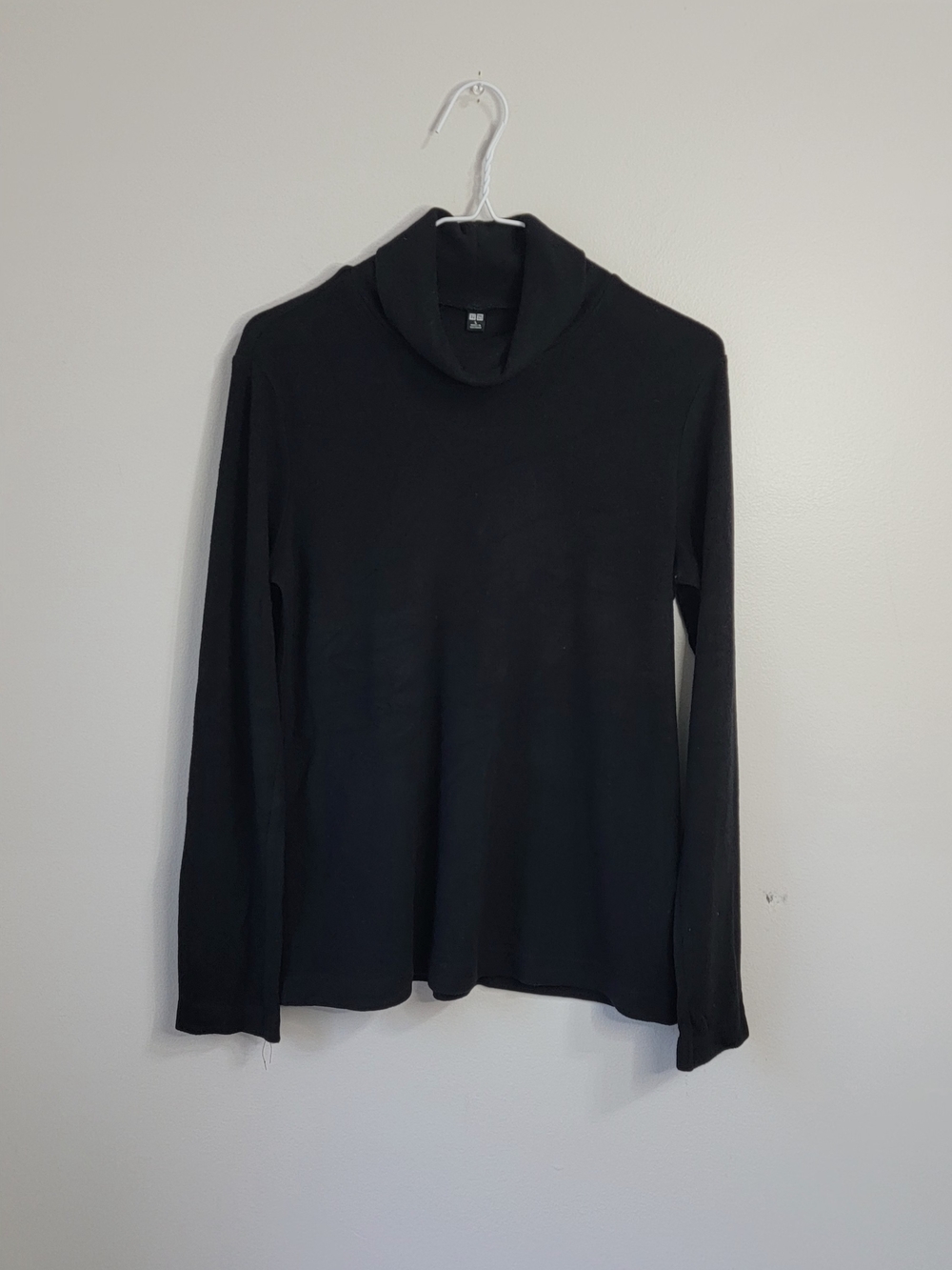 Uniqlo Women Shirt L Black Heattech Turtleneck Long Sleeve Thermal Base Layer